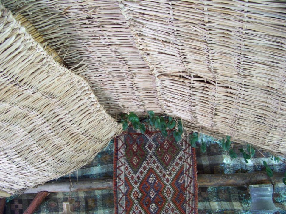Orientalische Chillecke an der Strandbar - Details Hotel Gardenia Beach