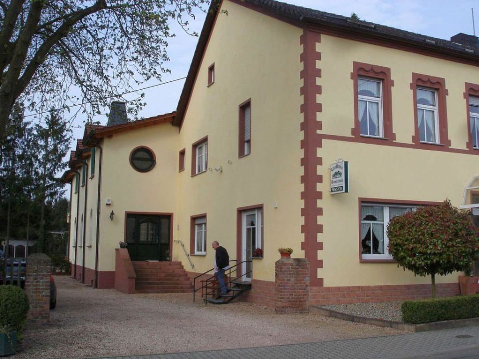 Zufahrt zu den Stellplätzen Pension Landhaus Warndtwald