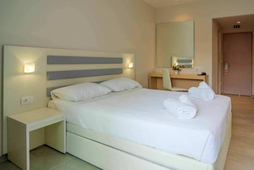 Zimmer CNic Gemini Hotel