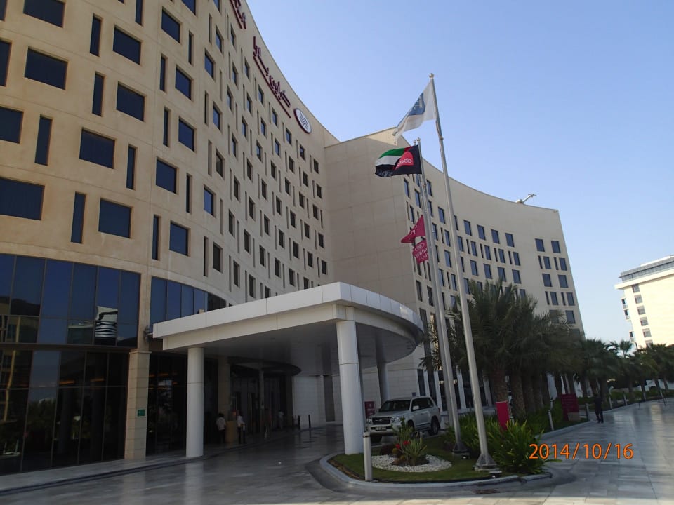 Hoteleinfahrt Crowne Plaza Hotel Yas Island