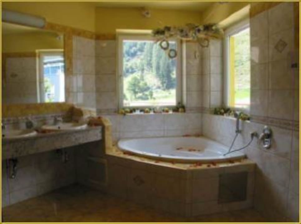 bad honeymoonsuite Hotel Victoria