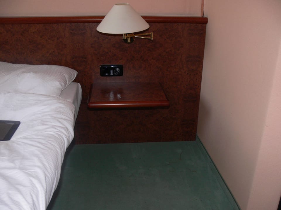 Flecken auf dem Teppich Hotel Days Inn Dessau