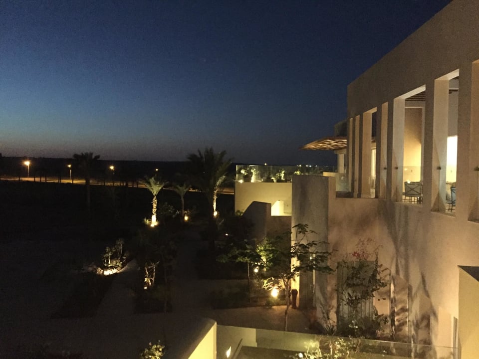 Blick am Restaurant vorbei Richtung Bar Steigenberger Makadi Hotel - Adults only