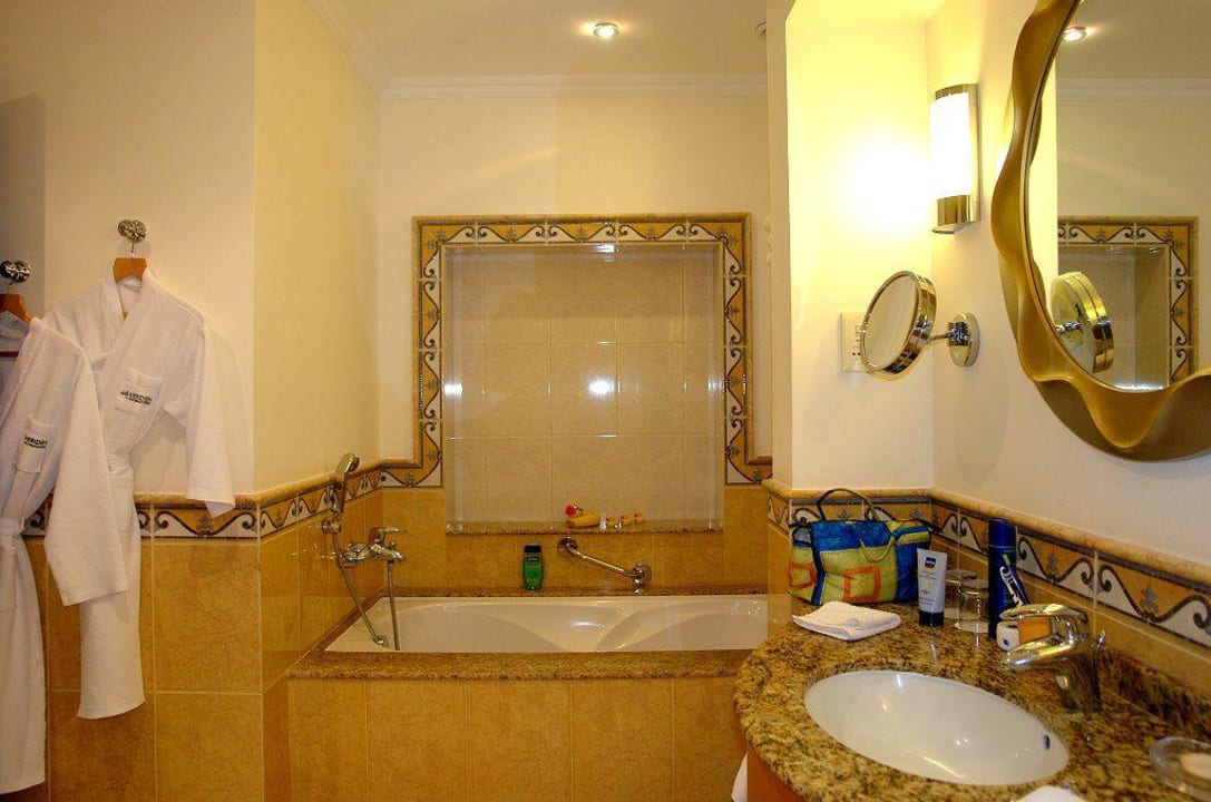 Badezimmer Hotel Le Meridien Al Aqah Beach Resort