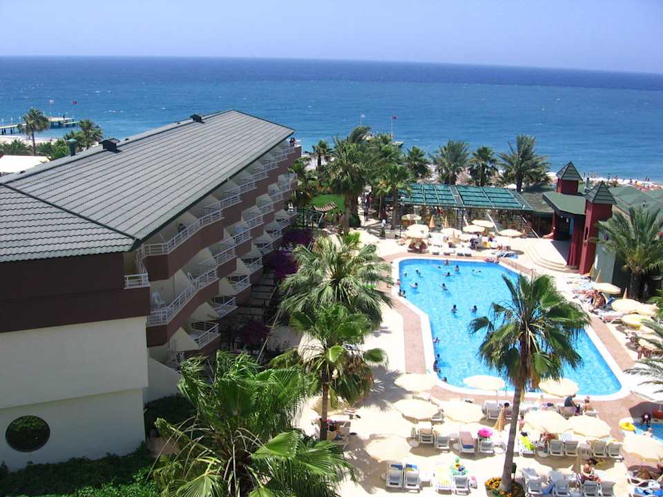 Pohled z 5.patra hlavní budovy Hotel Galeri Resort