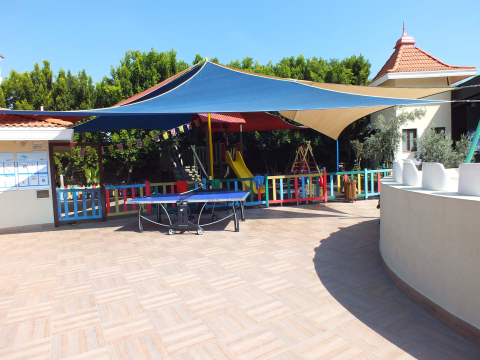 Überdachter Spielplatz am MiniClub Side Mare Resort & Spa