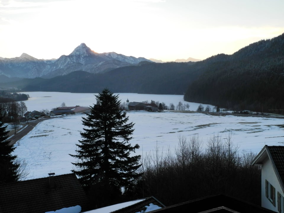 Hotel iegt über dem Tal Hotel Bergruh