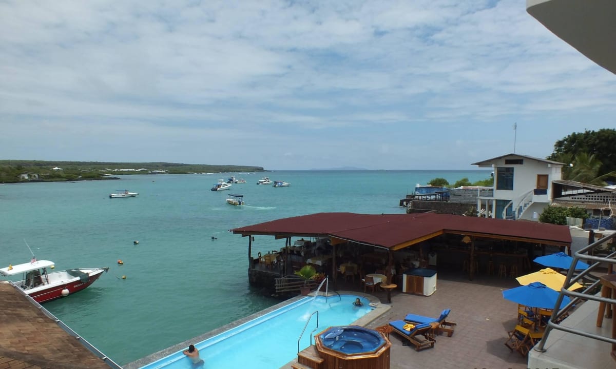 Вид на море с балкона (2-й этаж) Hotel Solymar
