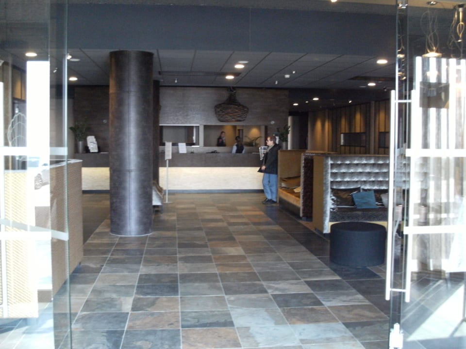 Eingangsbereich mit Rezeption Strandhotel Golfzang