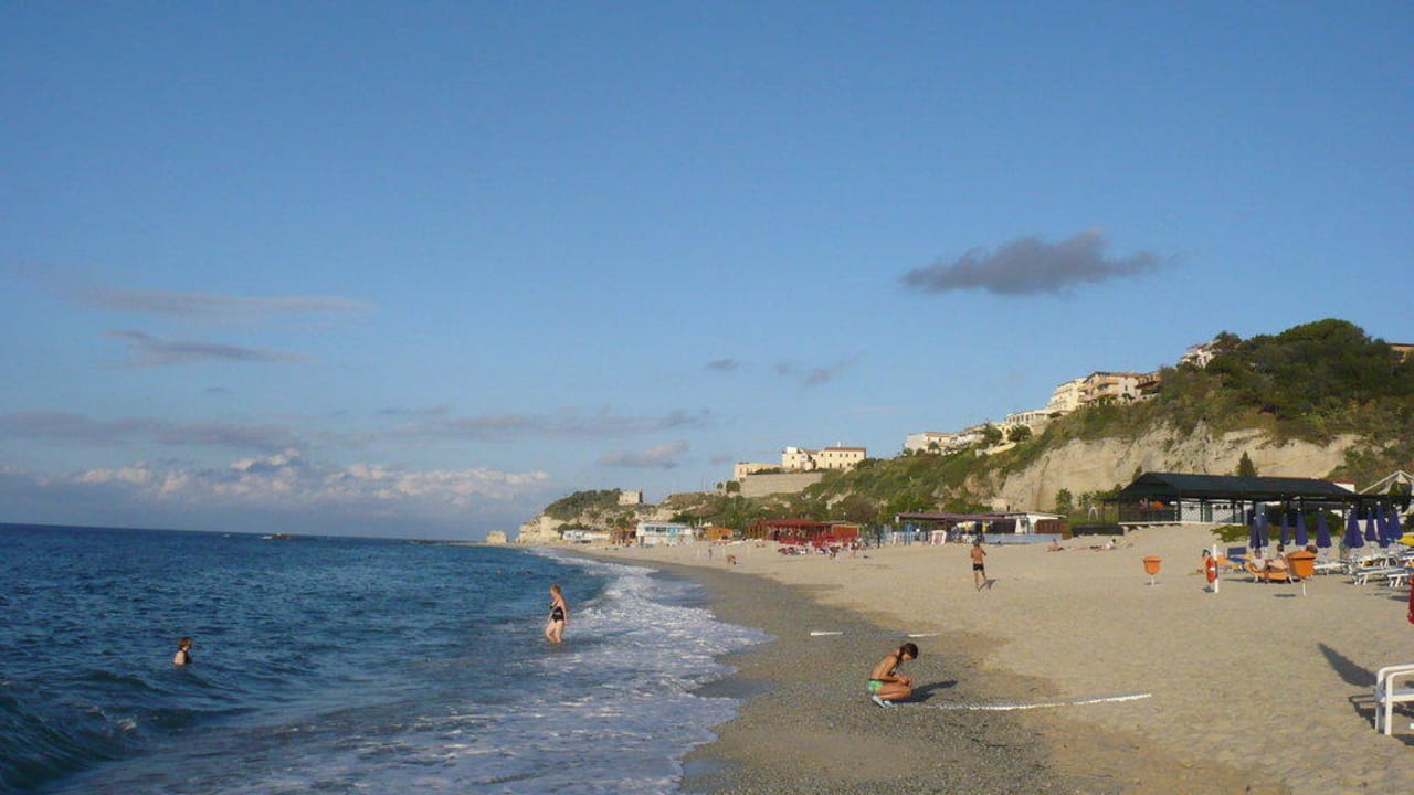 Am Strand mit Blick Richtung Tropea Aldiana Club Rocca Nettuno Calabria