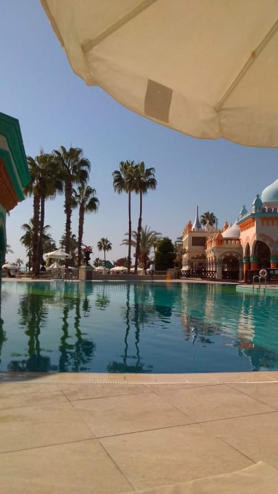 Pool Kamelya Aishen Club