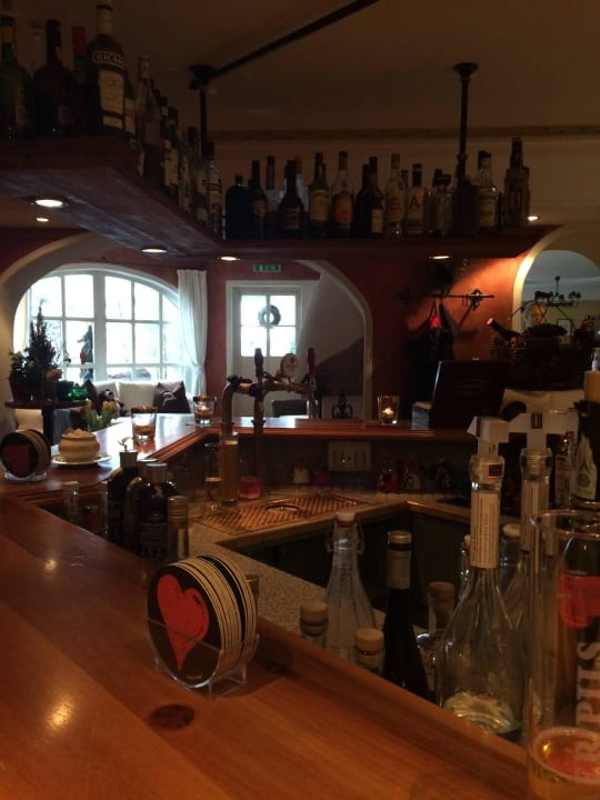 Die sehr gemütliche Hotelbar - gut sortiert...! Hotel & Gasthof Kirchenwirt Pitztal