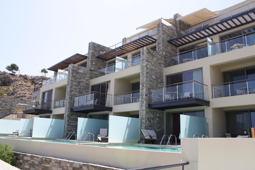 Blick vom kleineren Pool auf die Zimmer und Suiten Lindos Blu, Luxury Hotel & Suites - Adults only