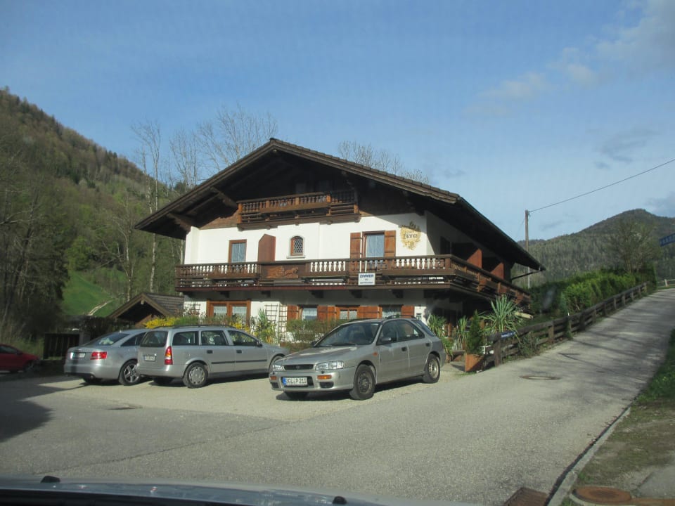 Parkplätze vor dem Haus Hotel Bianca