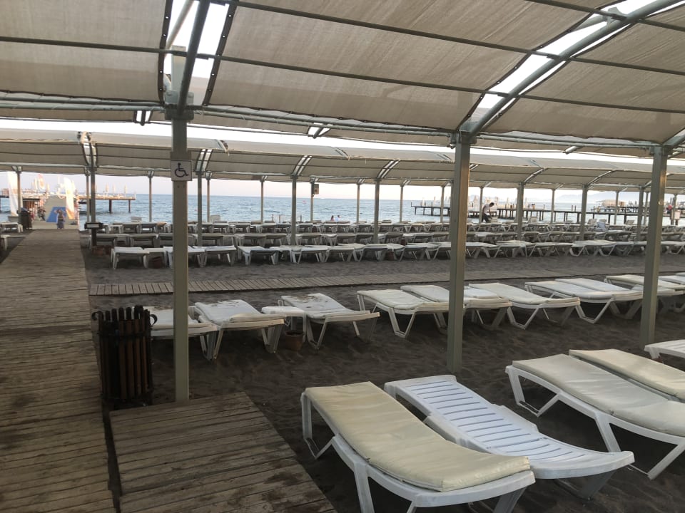 Strand Saturn Palace Resort Hotel