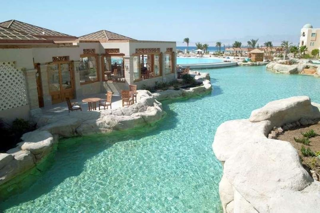 Poolrestaurant mit Lazy River Hotel Kempinski Soma Bay