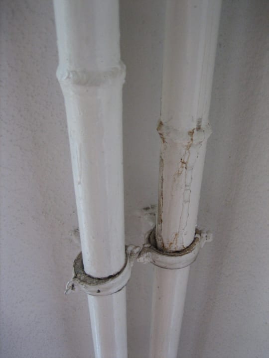 Heizungsrohre im Wohnzimmer: renoviert? Hotel Kaspar-Melchior-Balthasar