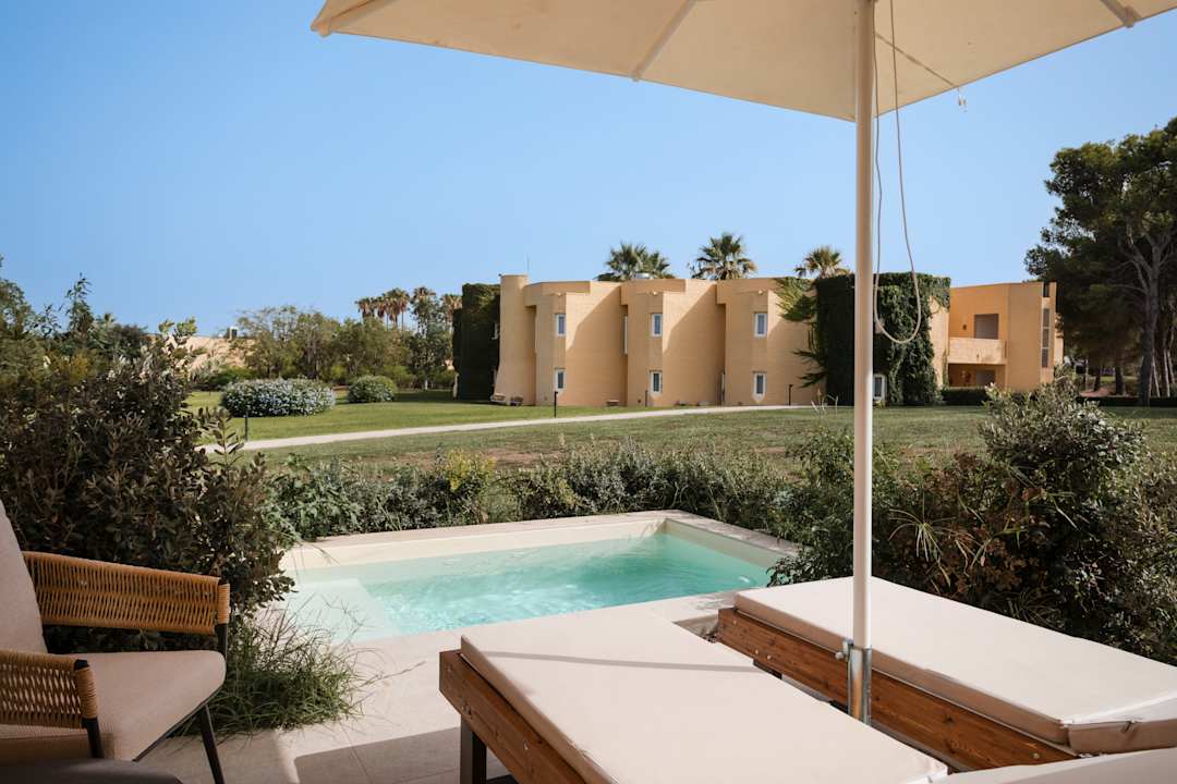 Zimmer Mangia's Brucoli Sicily Autograph Collection