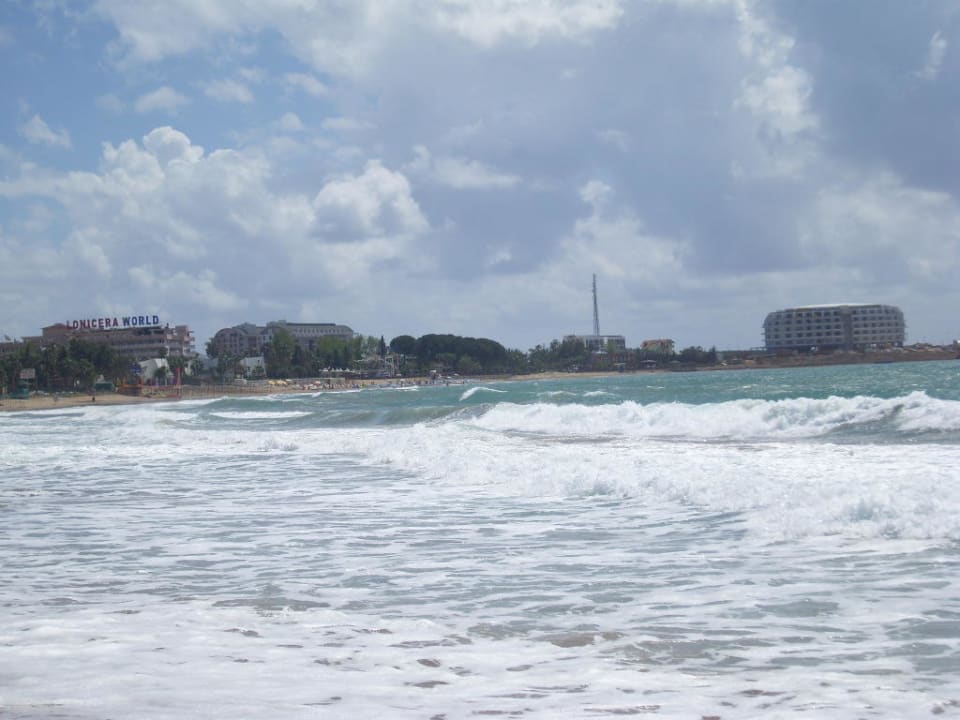 Deftige Wellen am Aska Just in Beach Aska Hotel Just in Beach