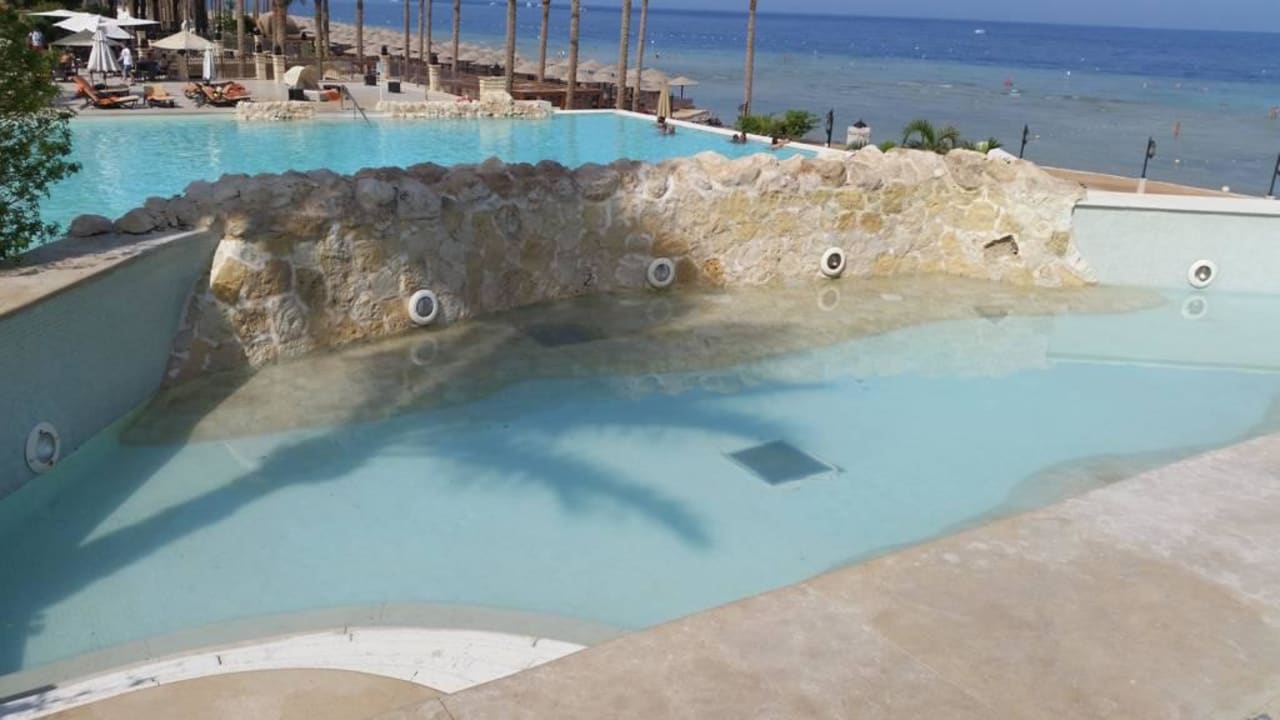 Ausgelassener Pool  Makadi Spa - Adults only