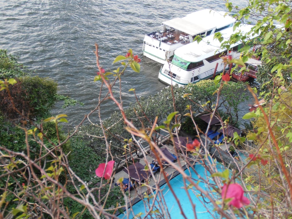 Pool und Ausflugsschiff vom Balkon Shangri-La Hotel, Bangkok