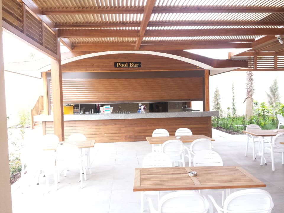 Poolbar Well Palace Side