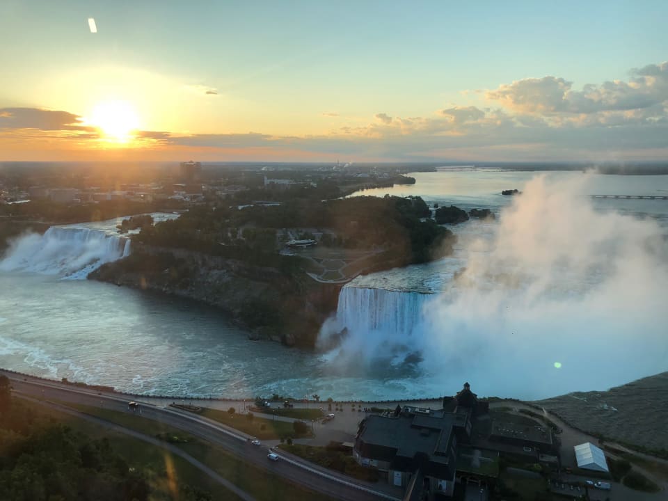 Ausblick Embassy Suites Hotel Niagara Falls / Fallsview