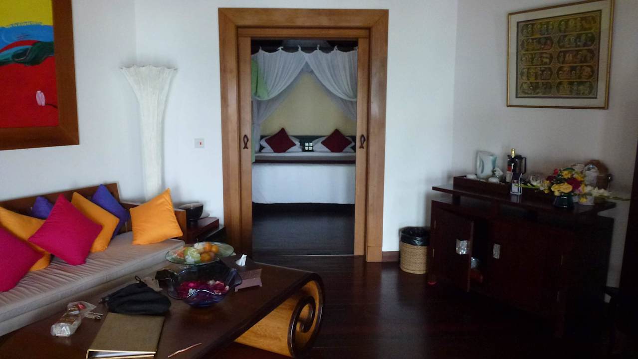 Wohnraum mit Blick auf den Schlafraum Aureum Palace Hotels & Resorts Ngapali