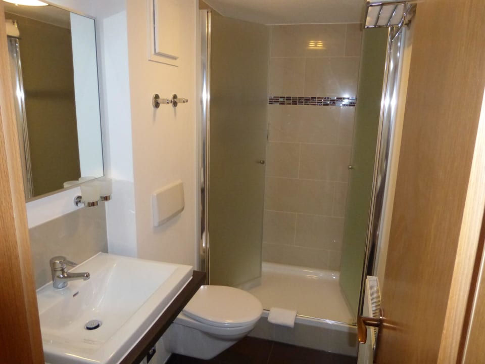 Mordernes Bad mit großer Dusche Hotel Klosterpost