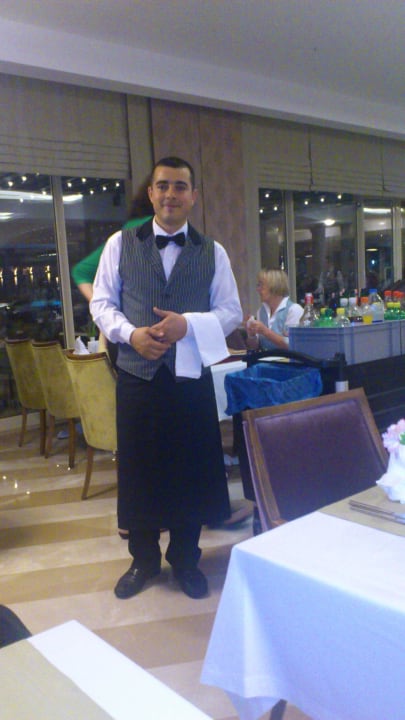 Kellner des Hotels Sentido Trendy Verbena Beach