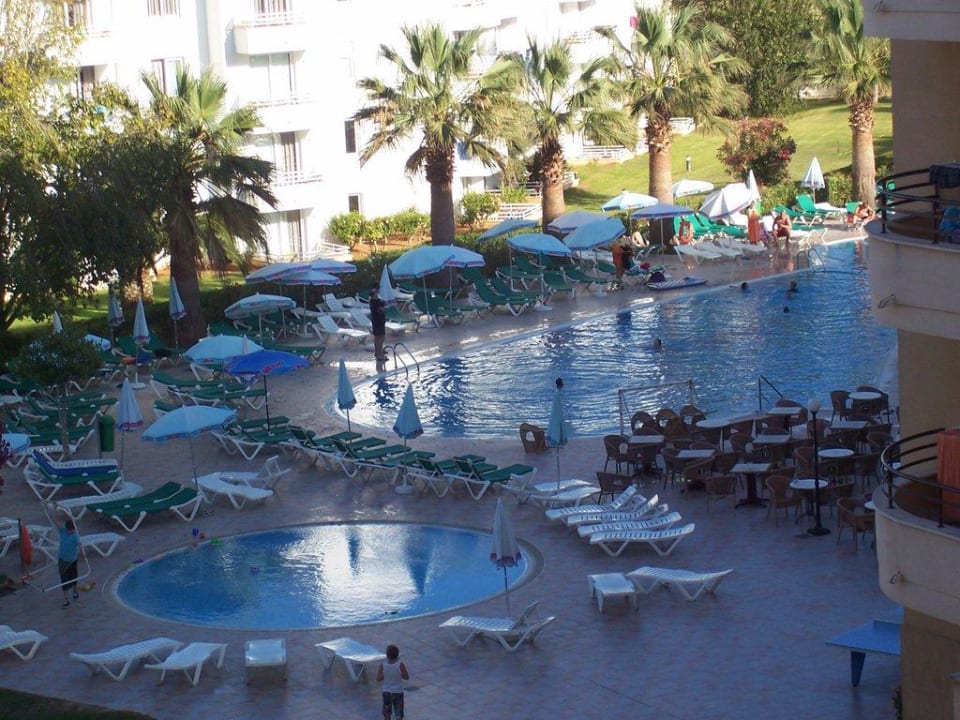 Teil der Poolanlage allsun App.-Hotel Orient Beach