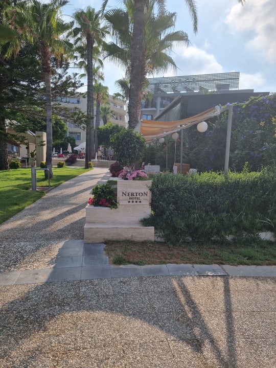 Gartenanlage Nerton Hotel - Erwachsenenhotel ab 16 Jahren