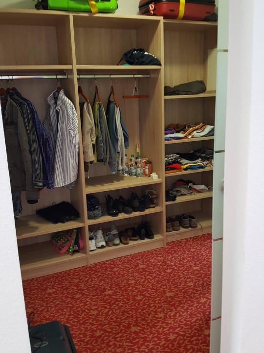 Begehbarer Kleiderschrank/Raum Hotel Petersen