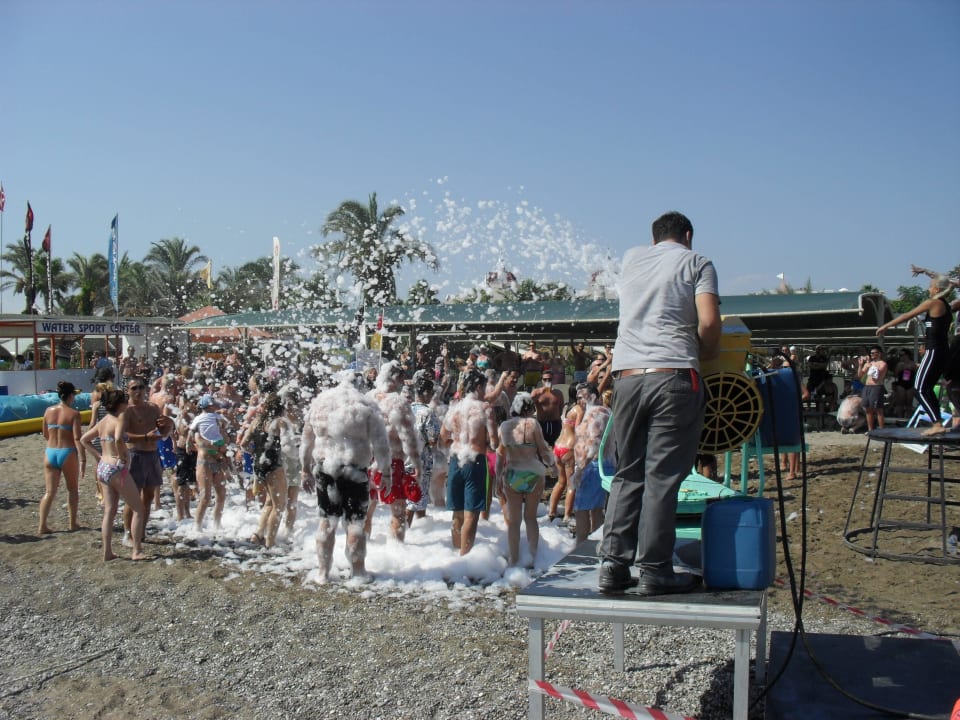 Schaumparty am Strand Belek Beach Resort Hotel