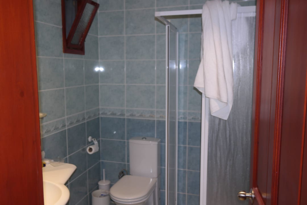 Bad und Schimmeldusche Hotel Meri