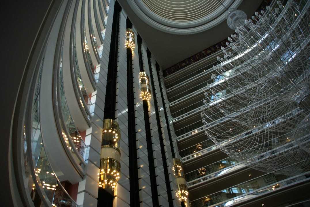 Kronleuchter & Aufzüge zu den Zimmern Hotel Delphin Imperial