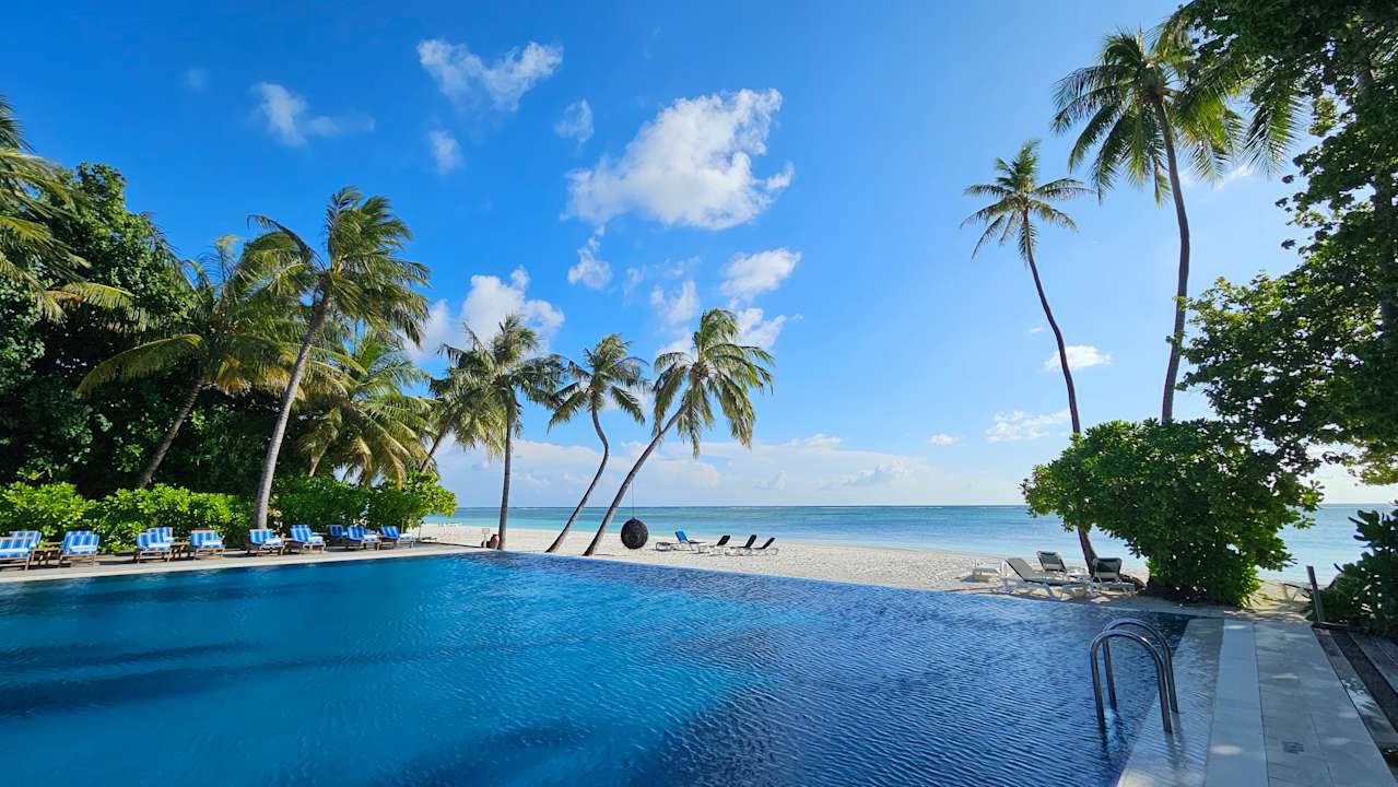 Pool Meeru Maldives Resort Island