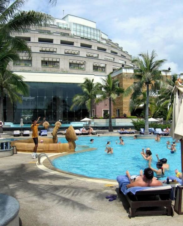 Pool and the annex building Hilton Hua Hin Resort & Spa