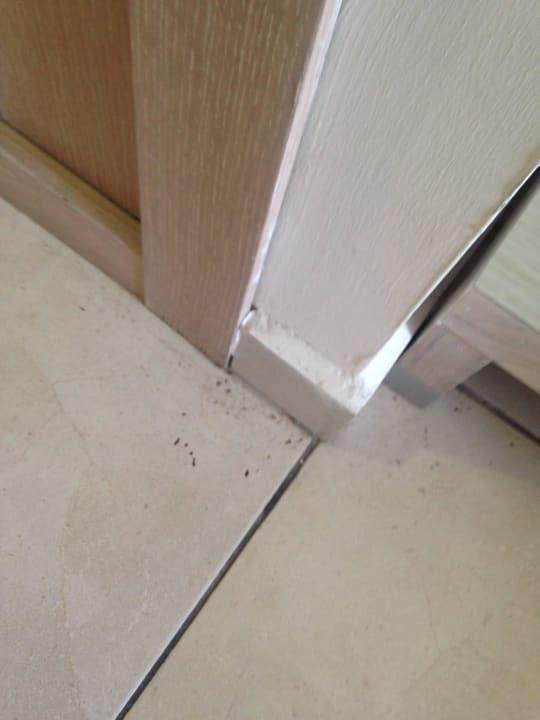 Verschmutzte Fliesen Hotel Süral Resort