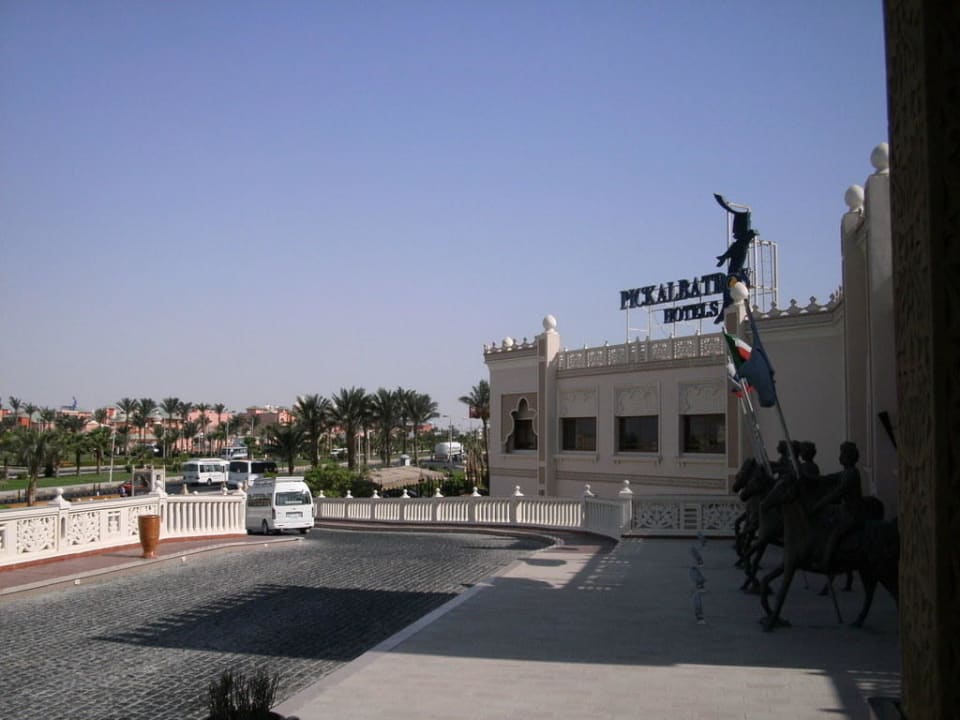 Hotelzufahrt Pickalbatros Palace Resort