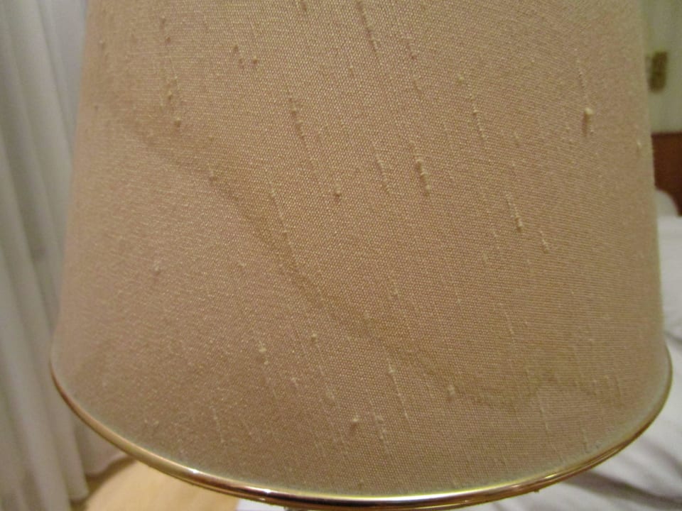 Der verschmutzte Lampenschirm Hotel Zum Schiff