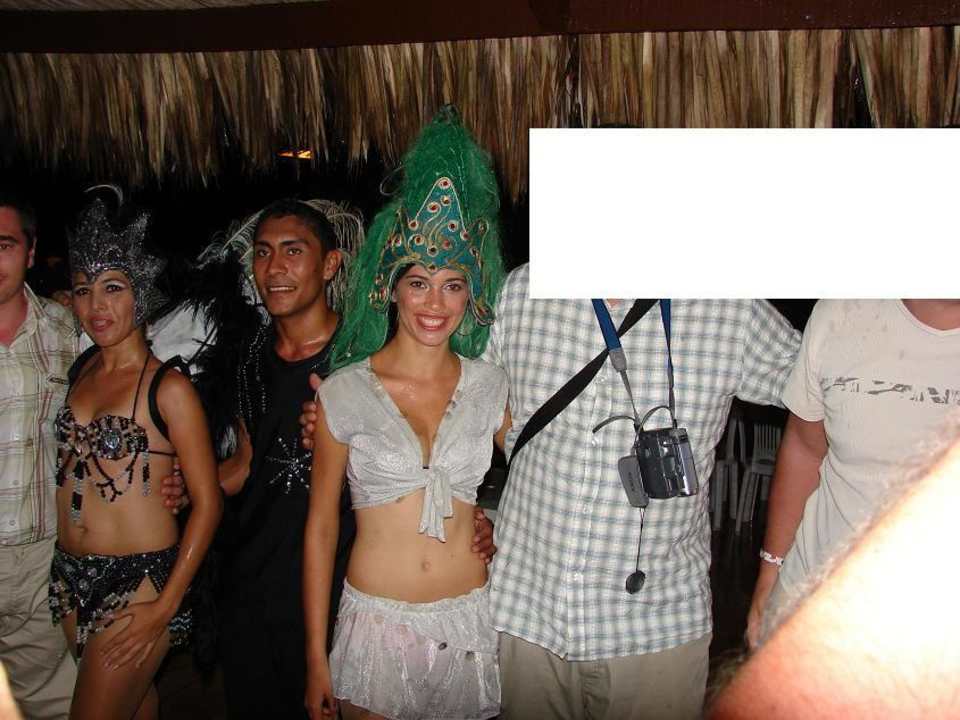 Miejscowe pieknosci po pokazie samby Oásis Atlântico Fortaleza & Oásis Atlântico Imperial