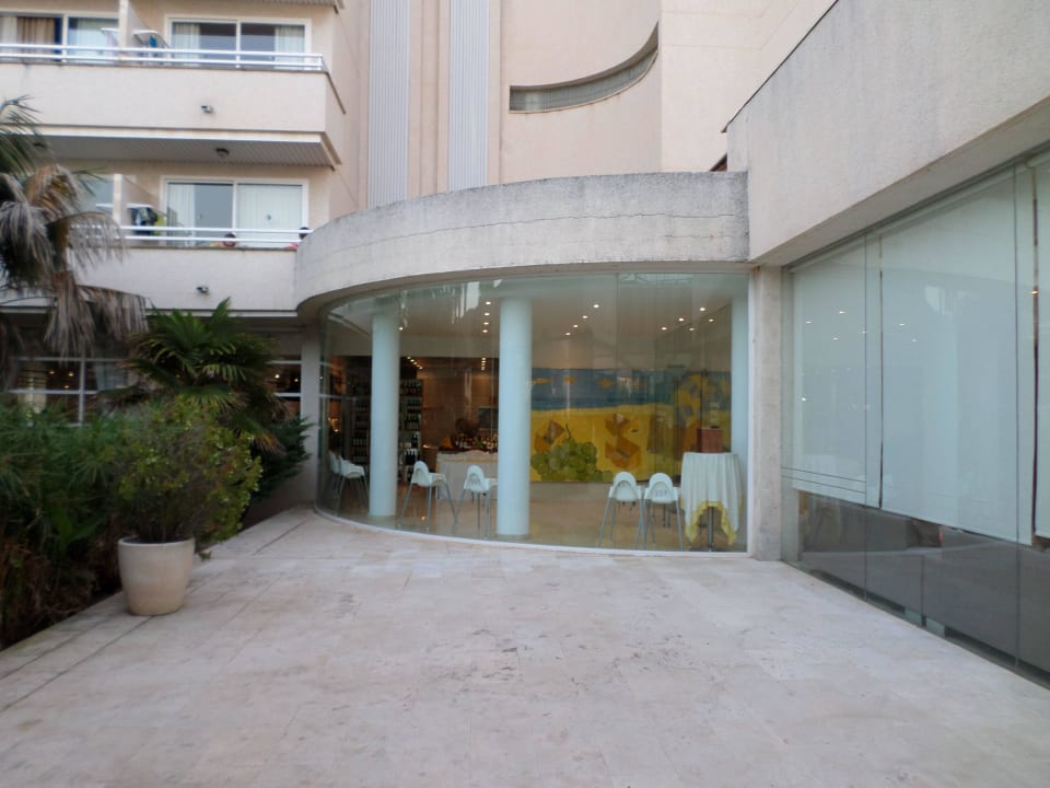 Außenansicht des Hauptgebäudes Eix Platja Daurada Hotel & SPA