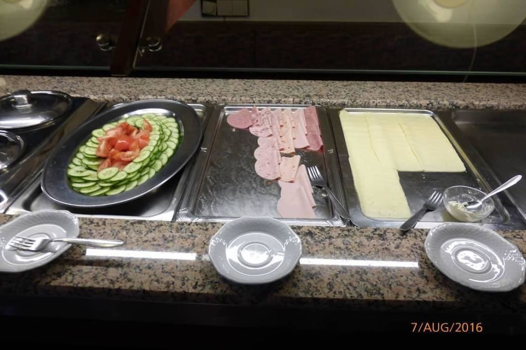 Jeden Tag gleich, besonderer Käse war sofort weg  Salzburgerhof Rauris