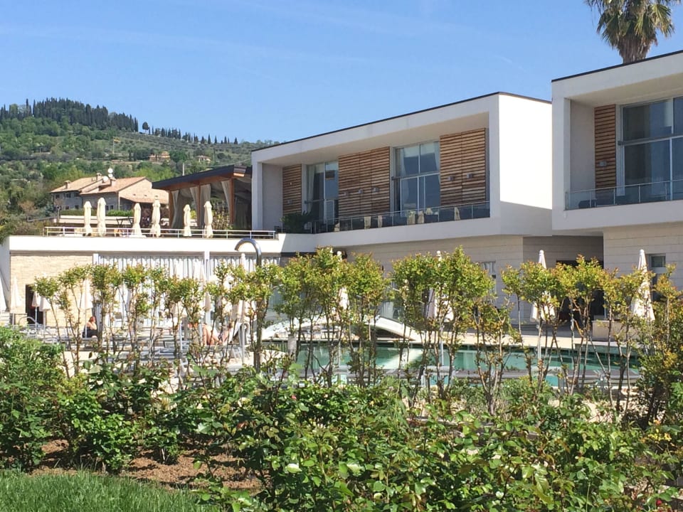 Grosszügige Poolanlage Parc Hotel Germano Suites
