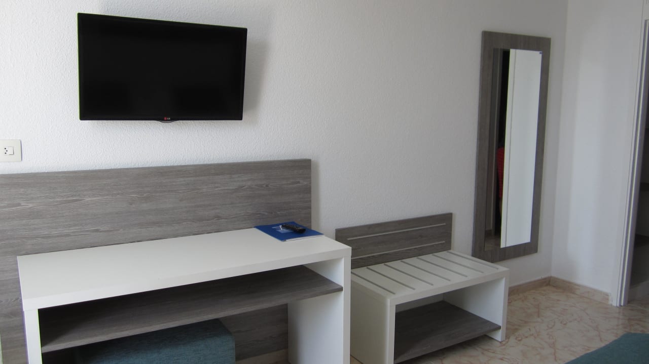 Flat Screen azuLine Hoteles Mar Amantis & II