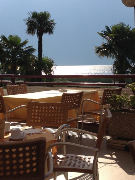 Frühstück auf der Terrasse Hotel Ideal