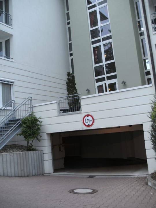 Eingang Tiefgarage Göbel's Hotel Quellenhof