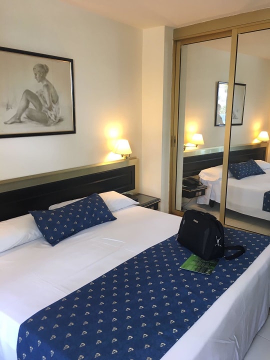 Bett Mediterranean Palace Hotel