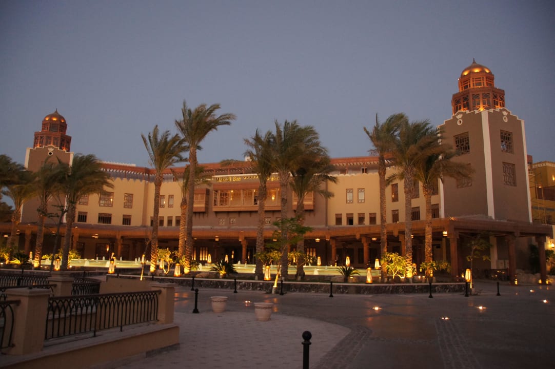 Vor dem Hotel Makadi Spa - Adults only